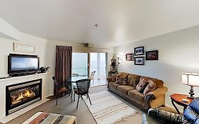 New Listing! Bay-View Beauty With Private Balcony Condo