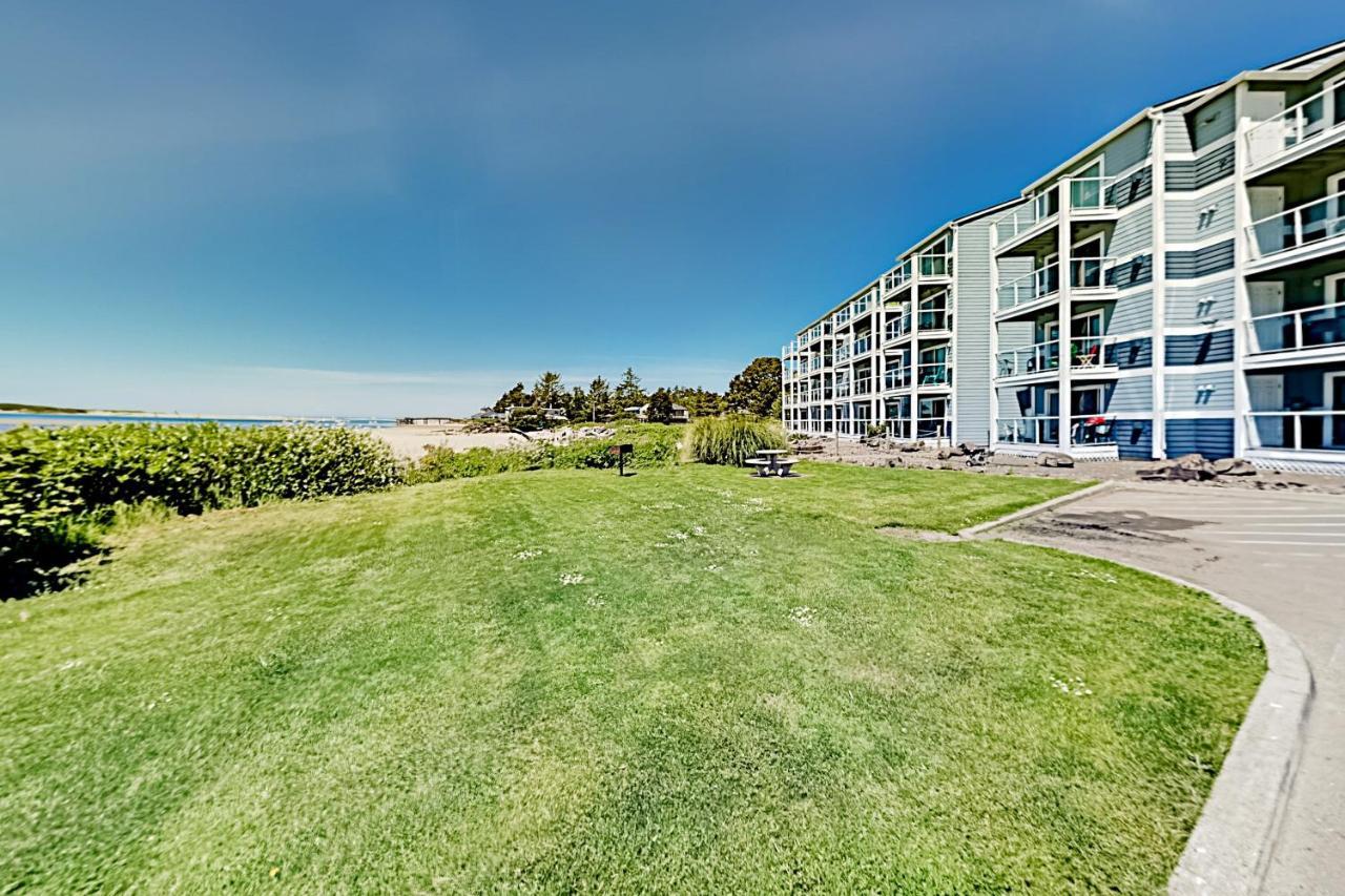 New Listing! Bay-View Beauty With Private Balcony Condo Lincoln City Exterior photo