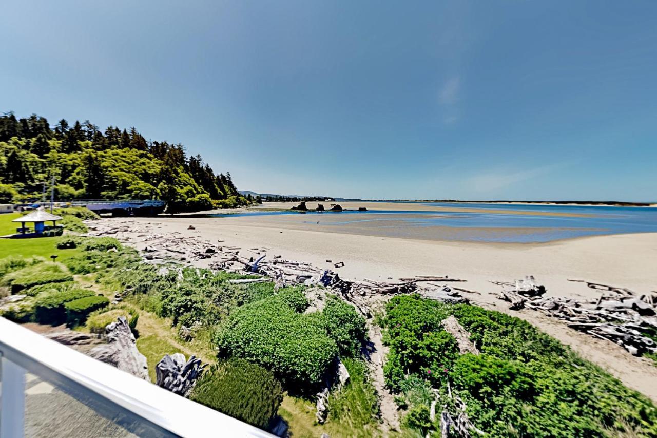 New Listing! Bay-View Beauty With Private Balcony Condo Lincoln City Exterior photo