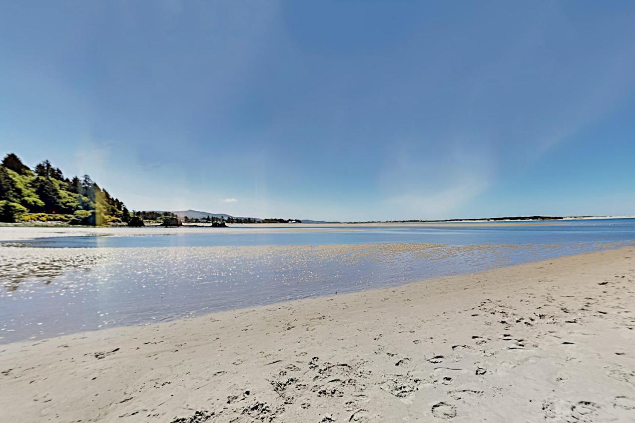 New Listing! Bay-View Beauty With Private Balcony Condo Lincoln City Exterior photo