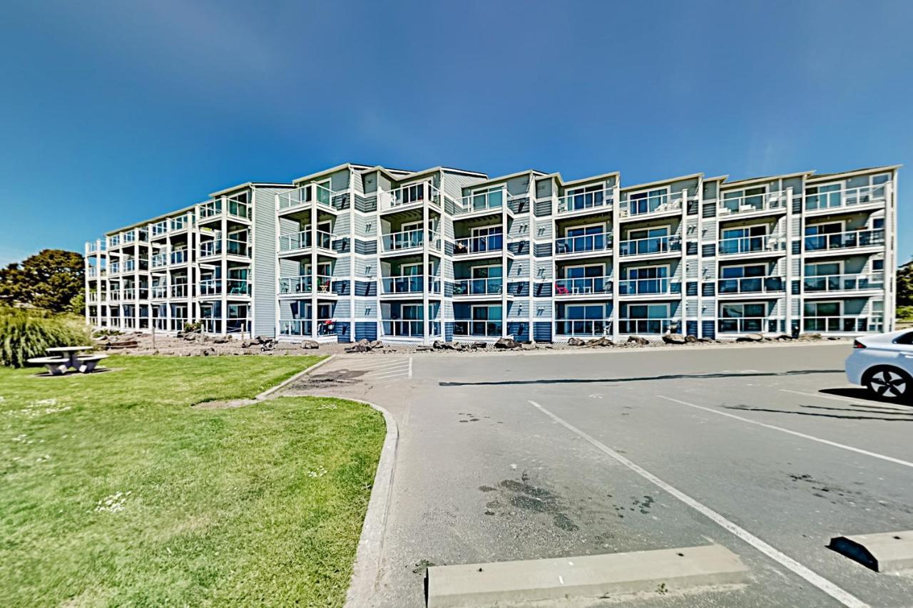 New Listing! Bay-View Beauty With Private Balcony Condo Lincoln City Exterior photo