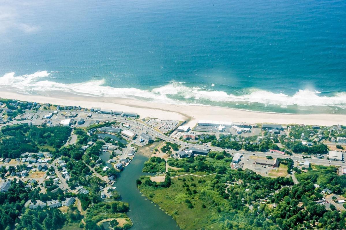 New Listing! Bay-View Beauty With Private Balcony Condo Lincoln City Exterior photo
