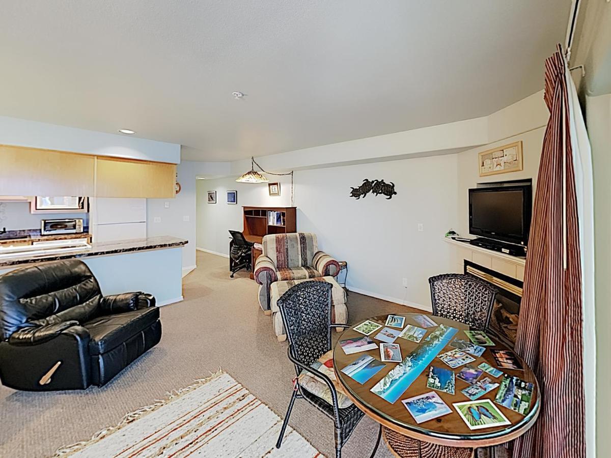 New Listing! Bay-View Beauty With Private Balcony Condo Lincoln City Exterior photo
